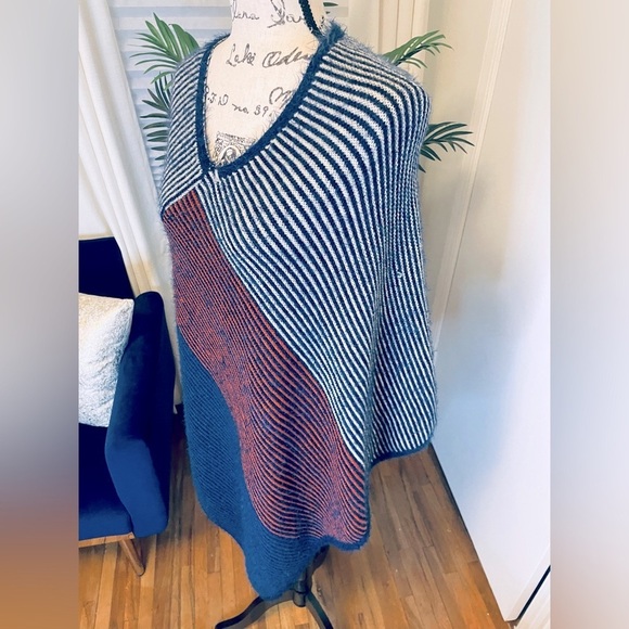 JANICE Poncho Sweater - Picture 1 of 7